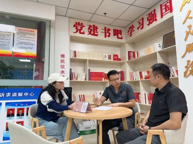法官对当事人宣讲订立书面买卖合同,明确双方权利义务 法官对当事人宣讲订立书面买卖合同,明确双方权利义务