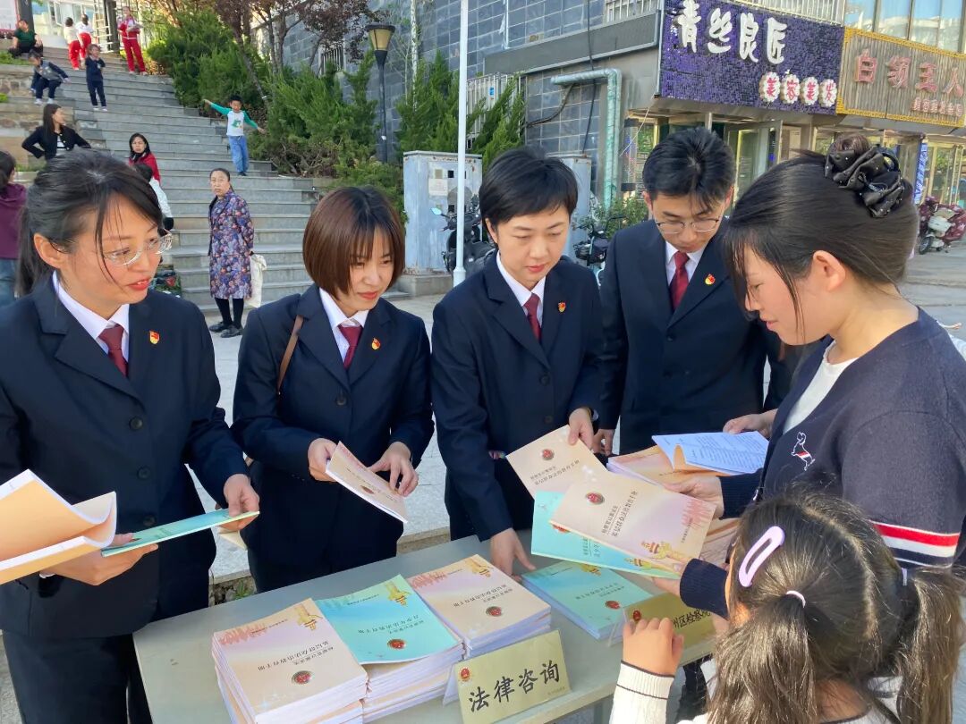 到共建社区开展法治宣传.jpg